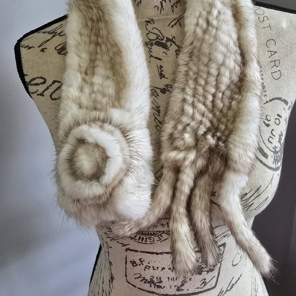 Elegant Faux Fur Scarf in Cream and Brown - Picture 2 of 5
